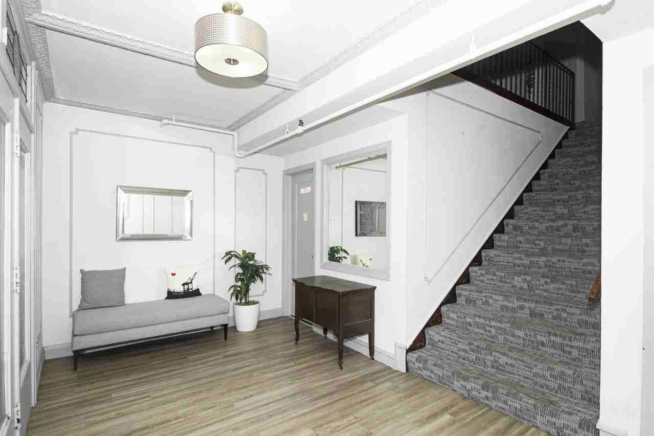 77 GLEN Apartments - Photo 3 of 4