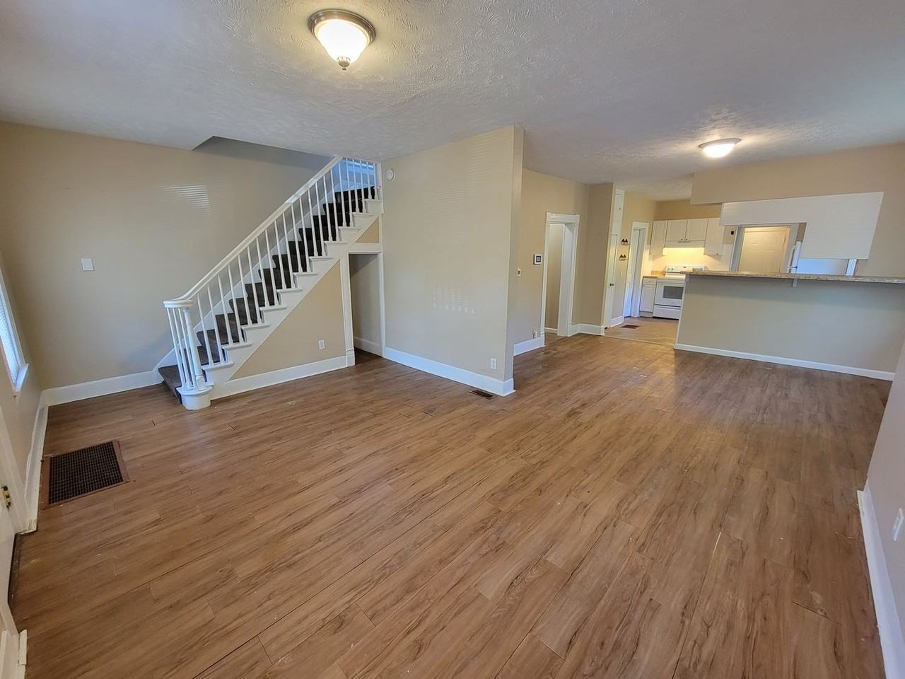 728 N Frances St - Photo 3 of 20