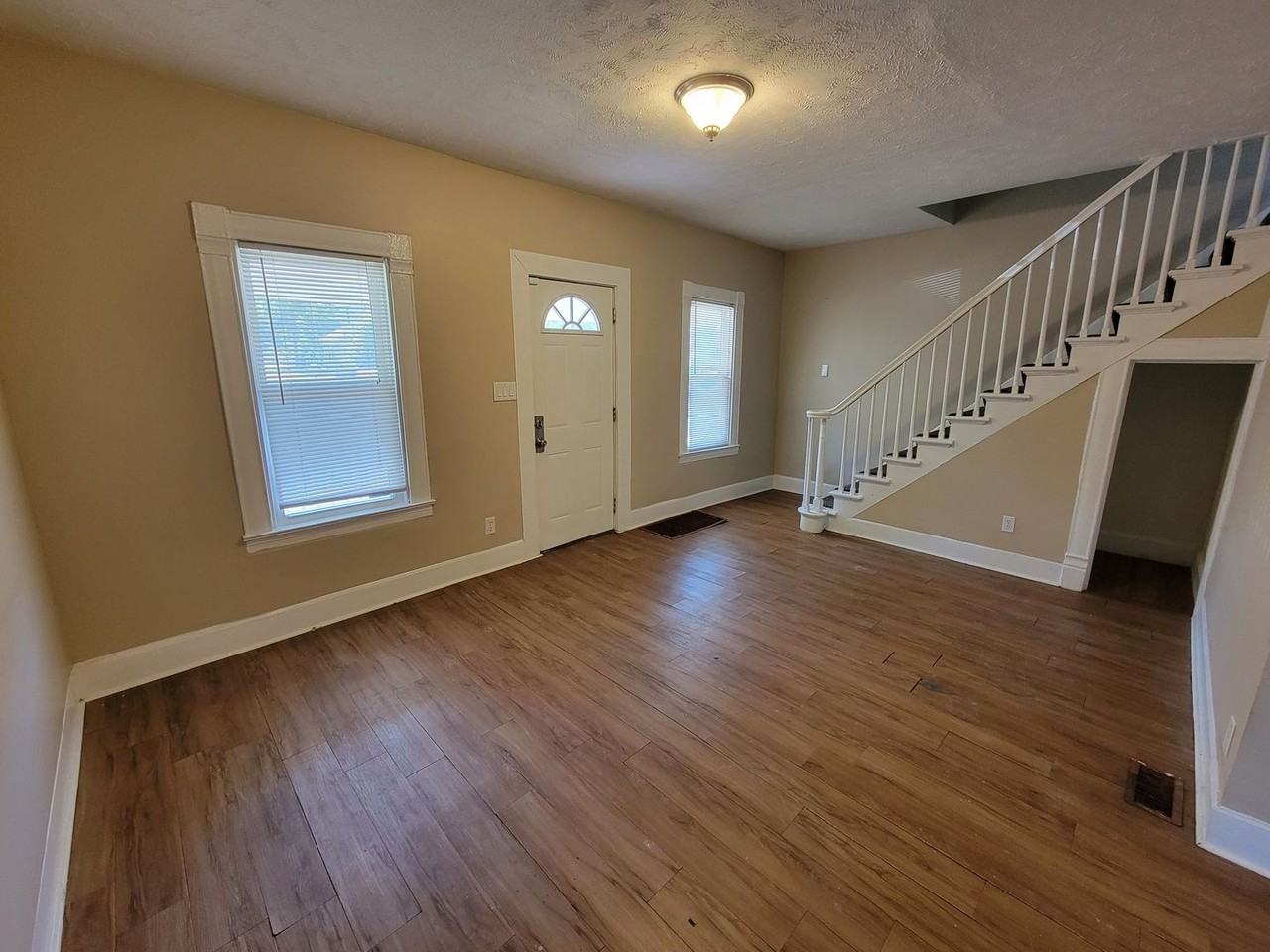 728 N Frances St - Photo 5 of 20