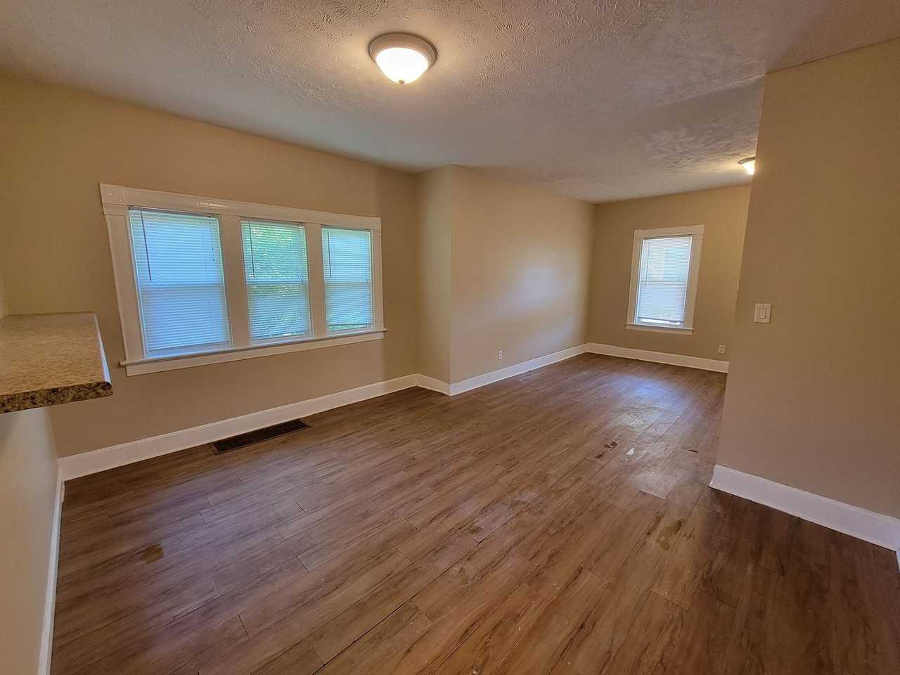 728 N Frances St - Photo 6 of 20
