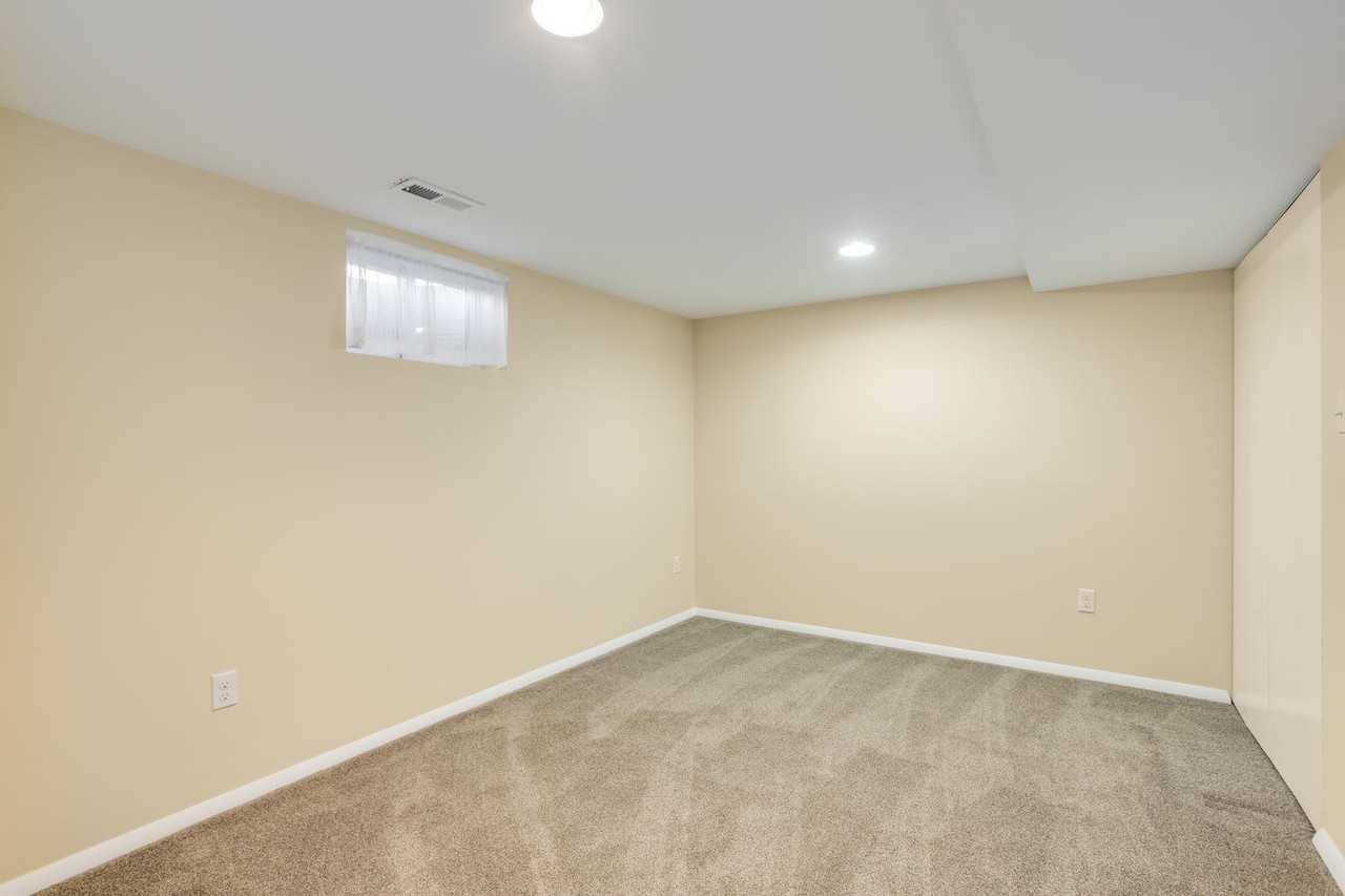 3225 S Newton St - Photo 5 of 45