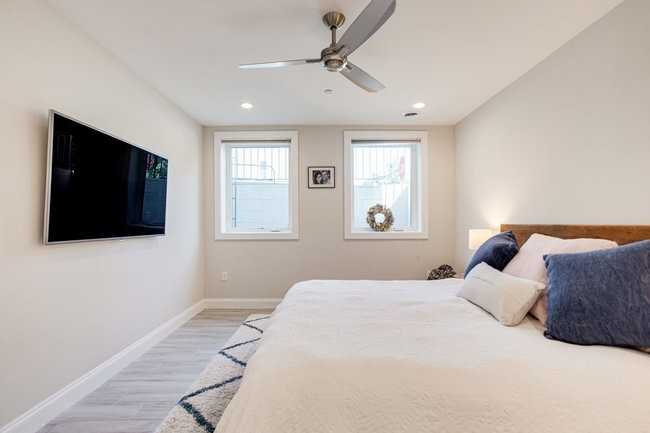 233 Seaton Pl Ne #8 - Photo 7 of 50
