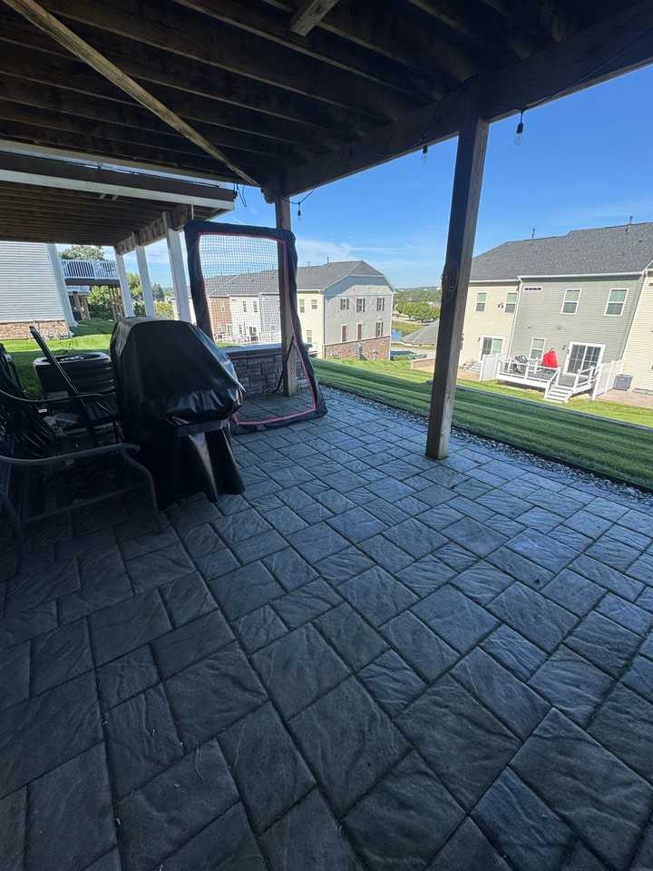 1152 Rosecroft Ln - Photo 4 of 18