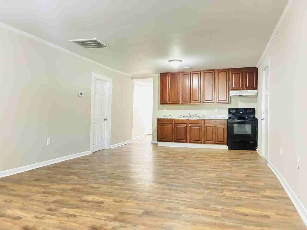 920 Logan St - Photo 4 of 25