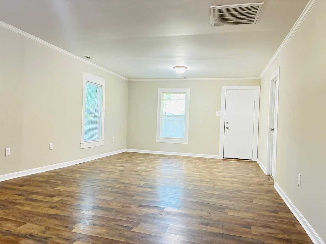 920 Logan St - Photo 5 of 25