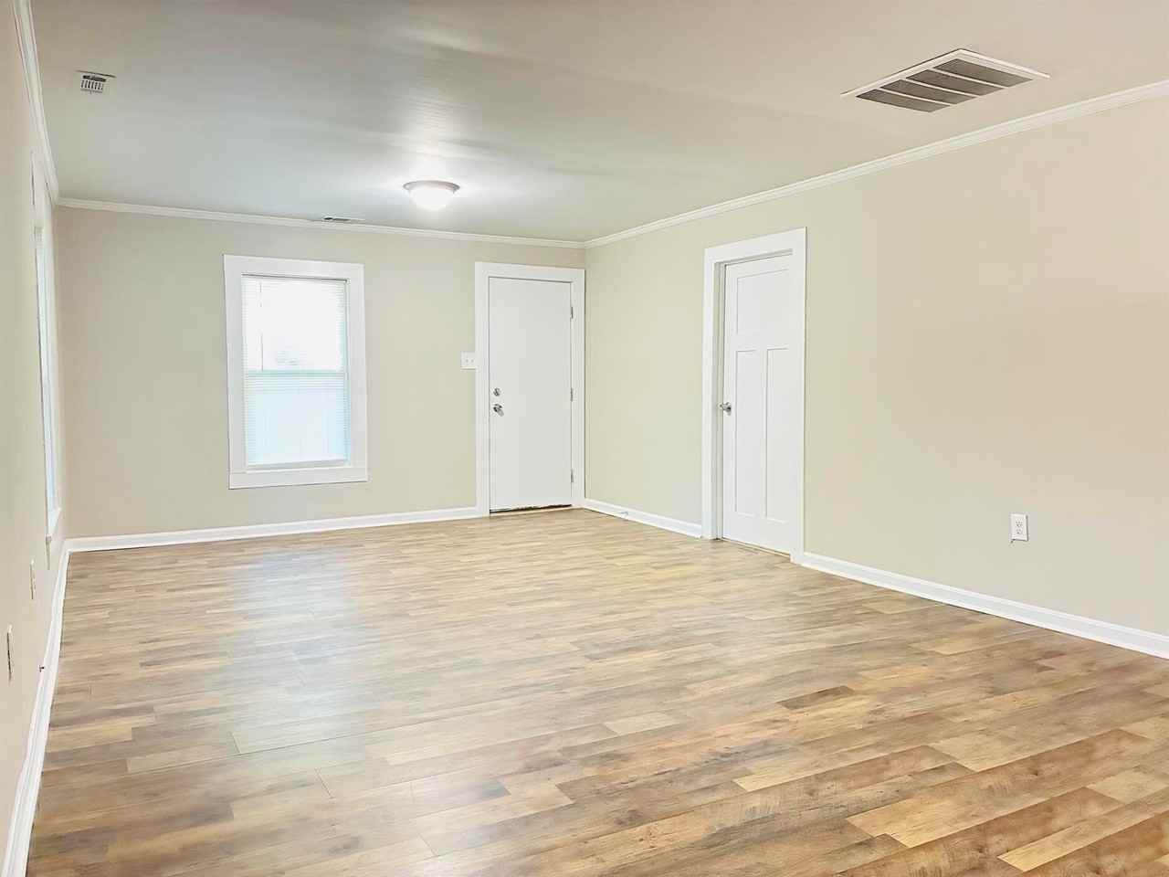 920 Logan St - Photo 6 of 25