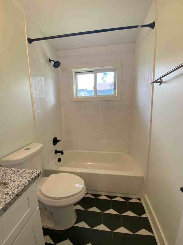 612 41st Ave N #C - Photo 5 of 8