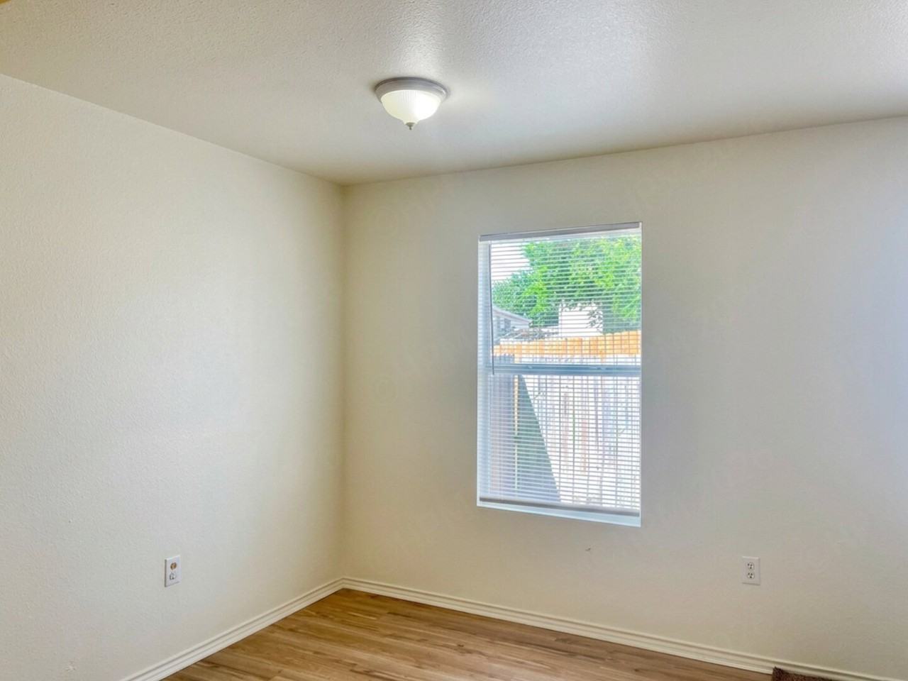 15418 Kamary Ln - Photo 7 of 19