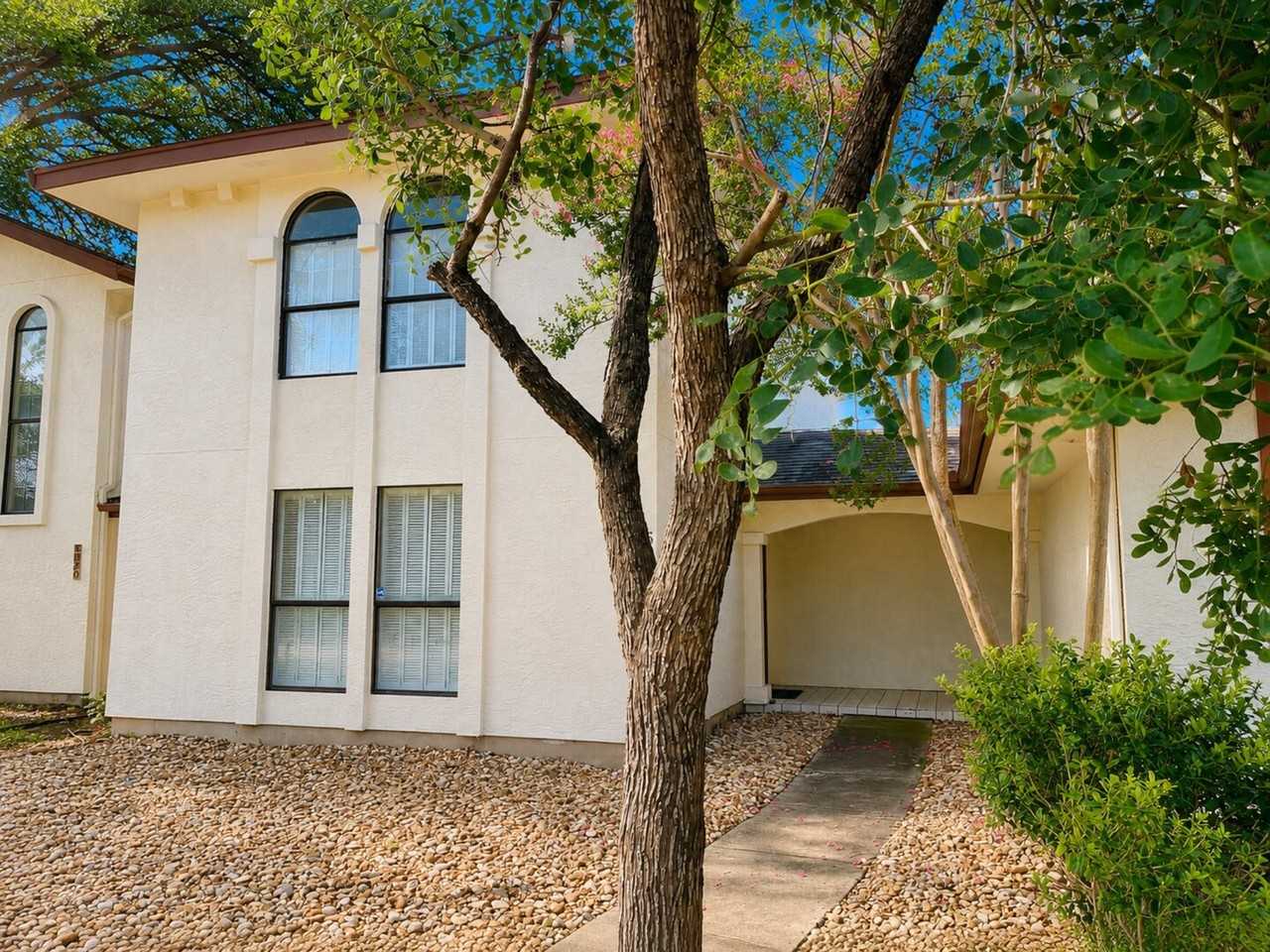 5868 Royal Rdg - Photo 4 of 23