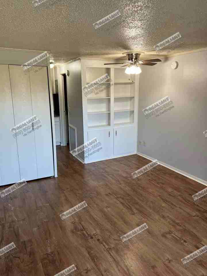 102 Amhurst Drive - Photo 2 of 6