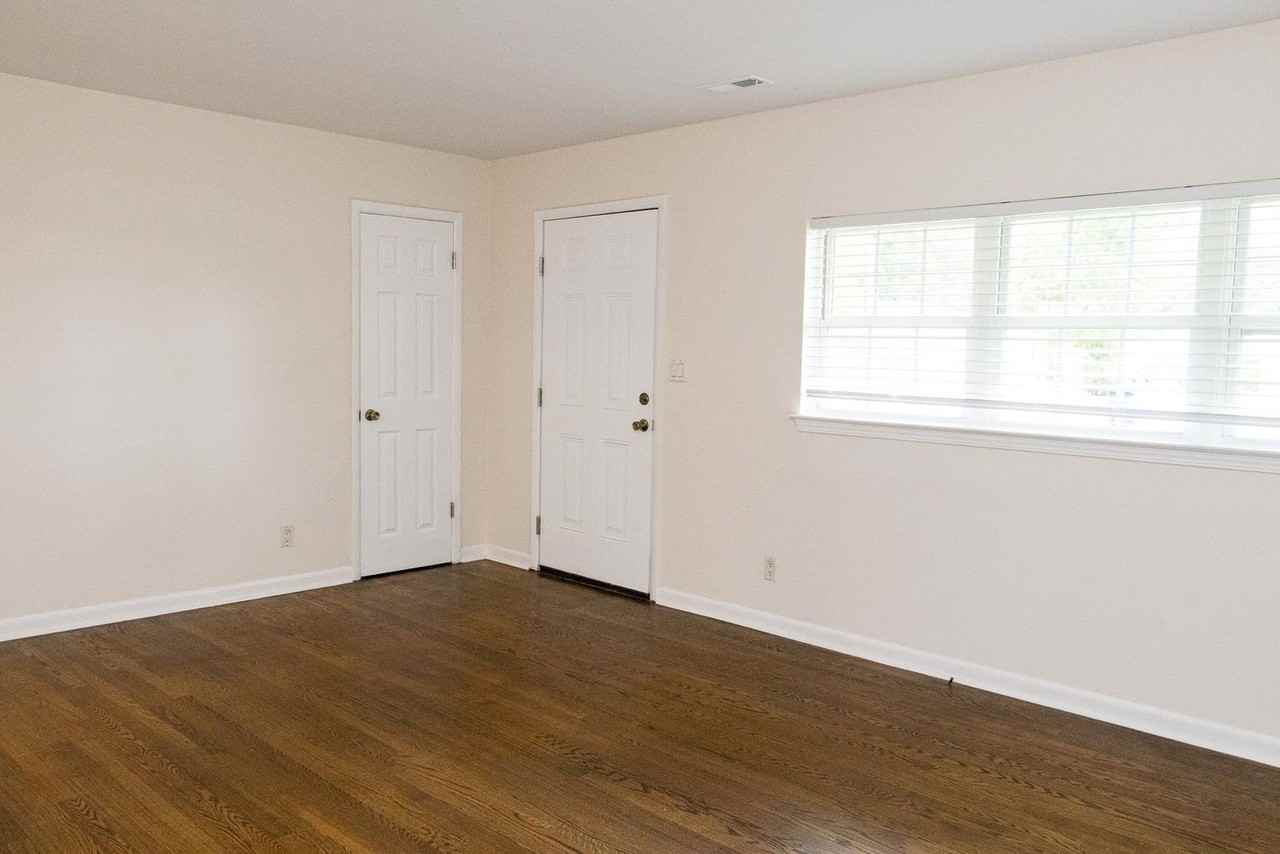 2410 Hickory Valley Rd #2410 - Photo 2 of 16