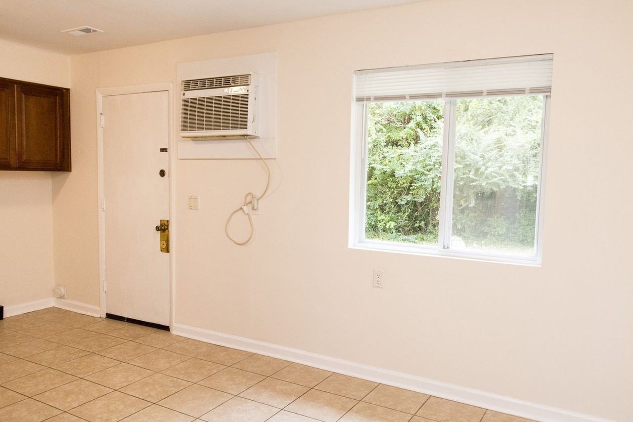 2410 Hickory Valley Rd #2410 - Photo 4 of 16