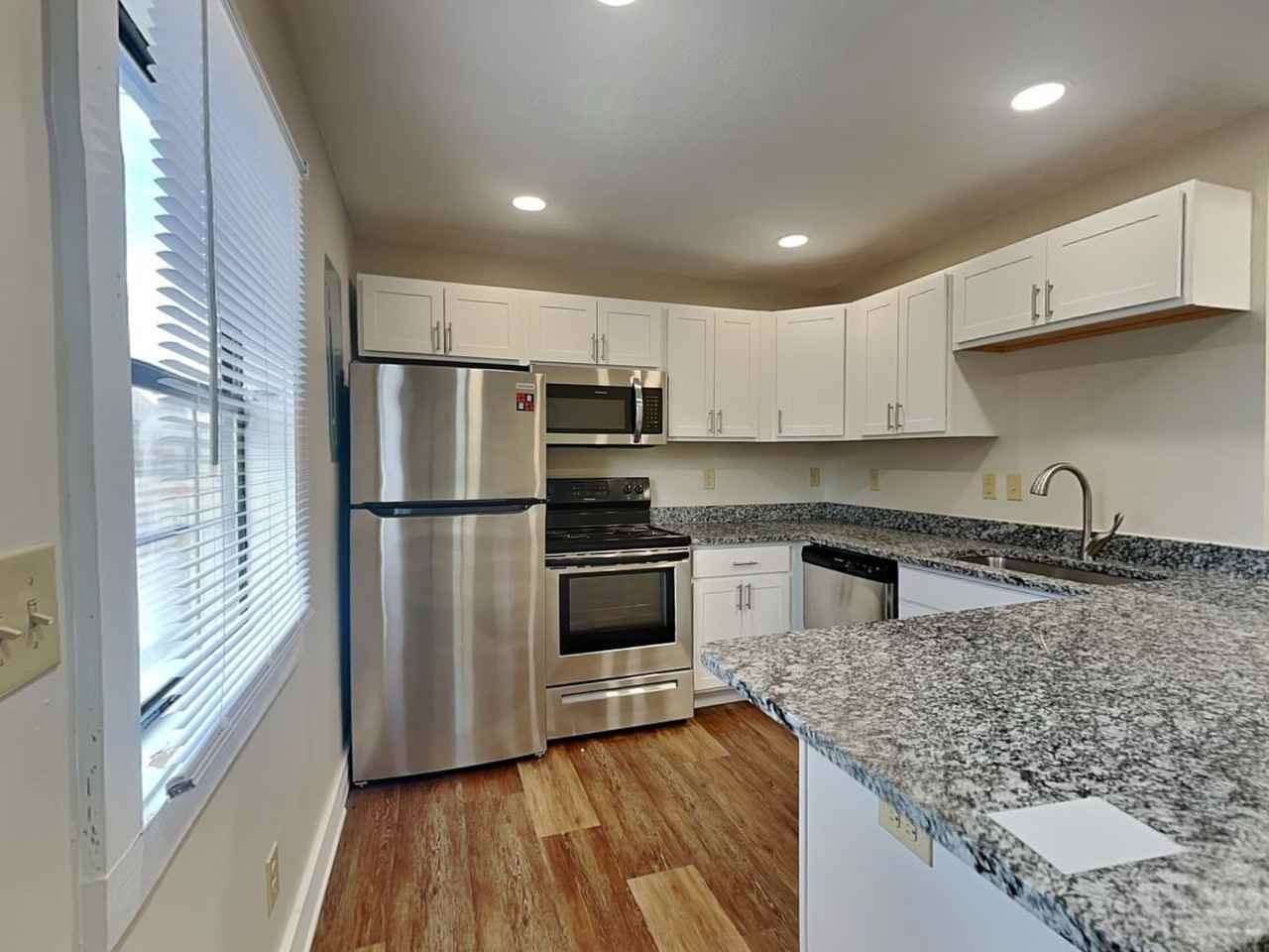 1391 Indianola Ave - Photo 2 of 14