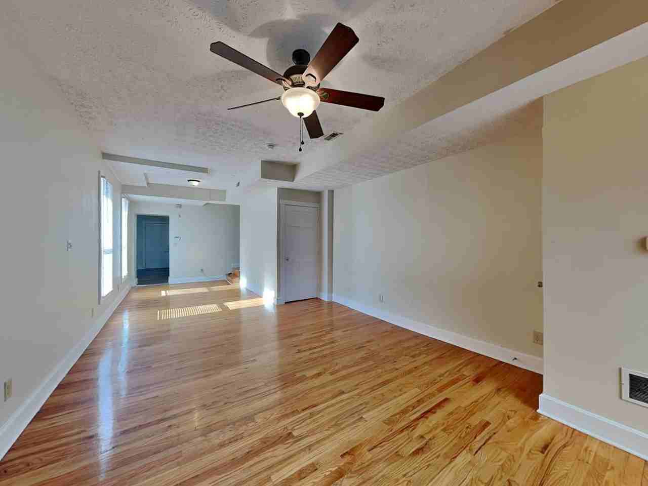 1391 Indianola Ave - Photo 4 of 14