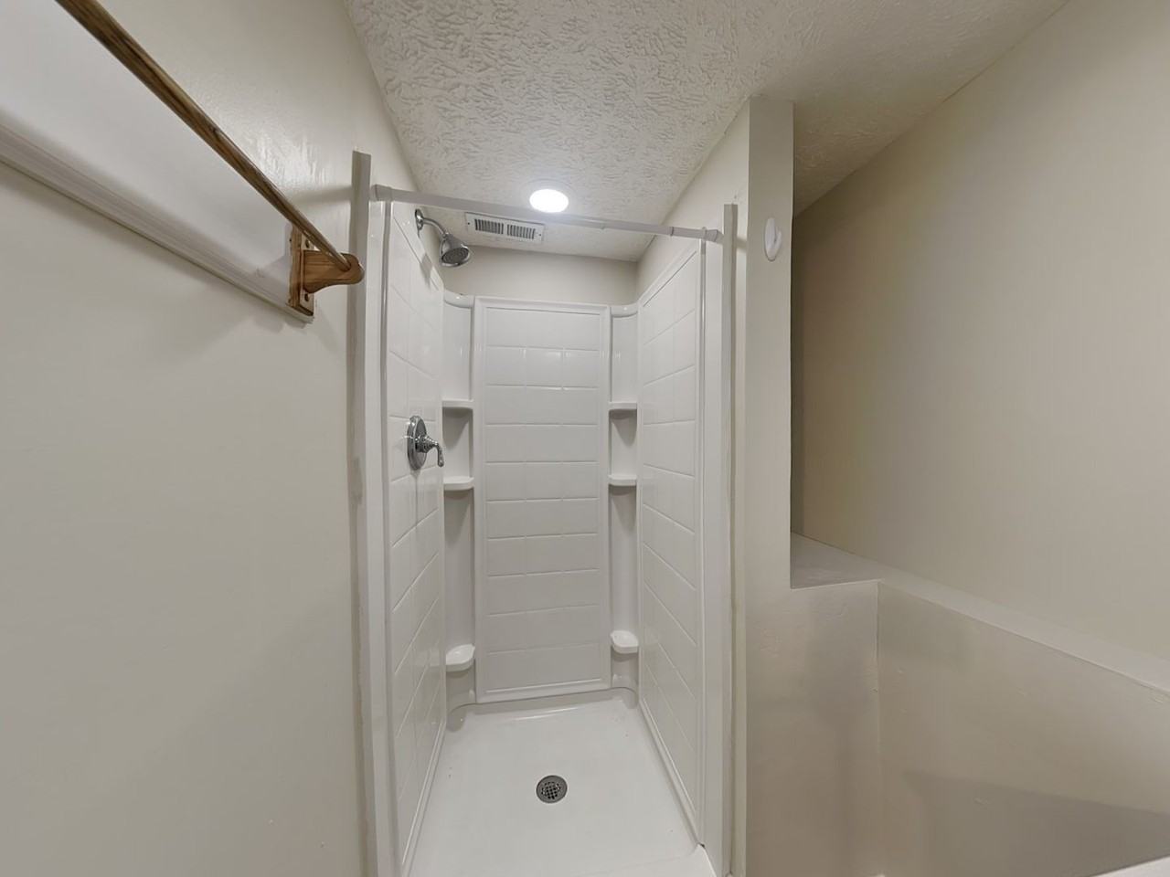 1391 Indianola Ave - Photo 7 of 14