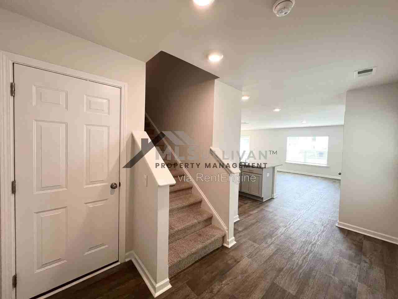 2932 Egert Dr - Photo 3 of 43