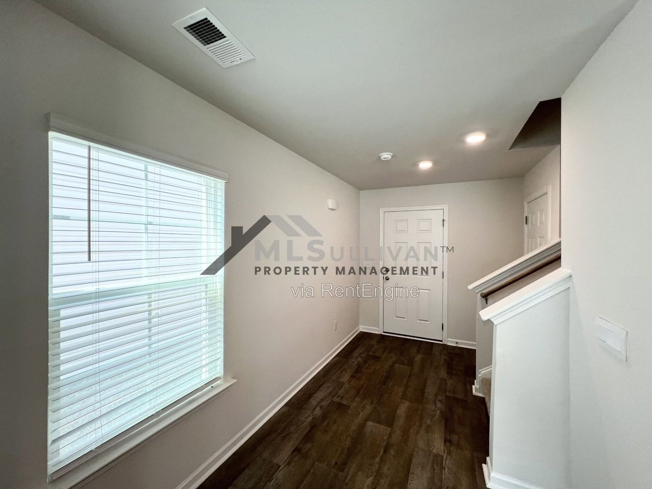 2932 Egert Dr - Photo 4 of 43