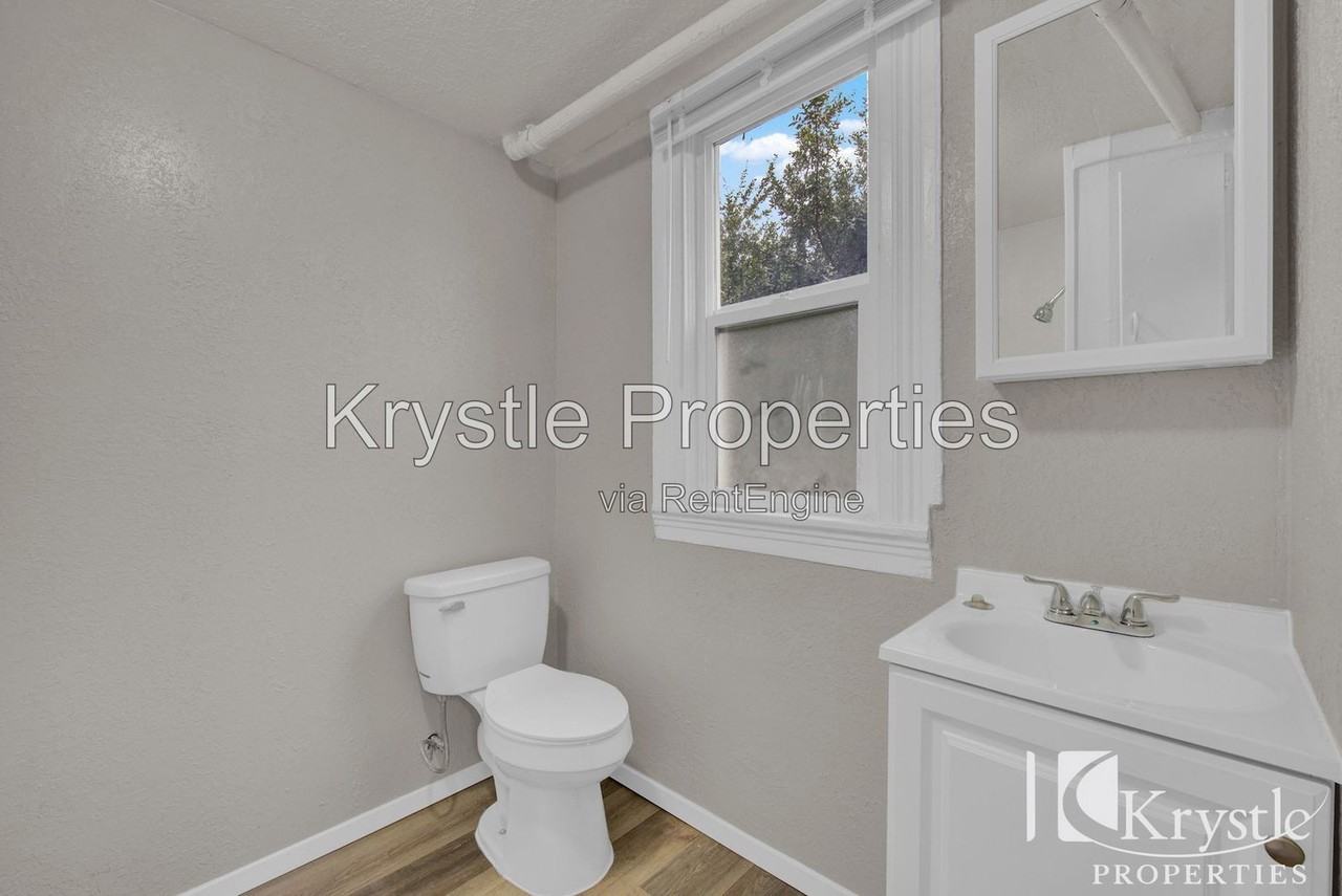 825 Louisiana St #B - Photo 4 of 12