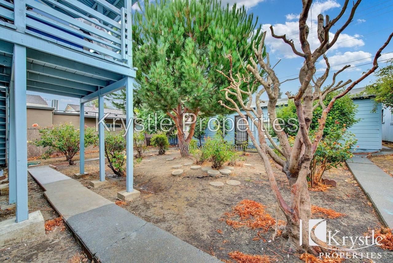 825 Louisiana St #B - Photo 6 of 12