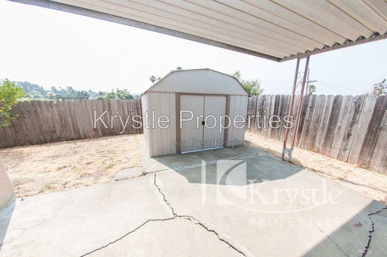 455 Wilshire Ave - Photo 3 of 12