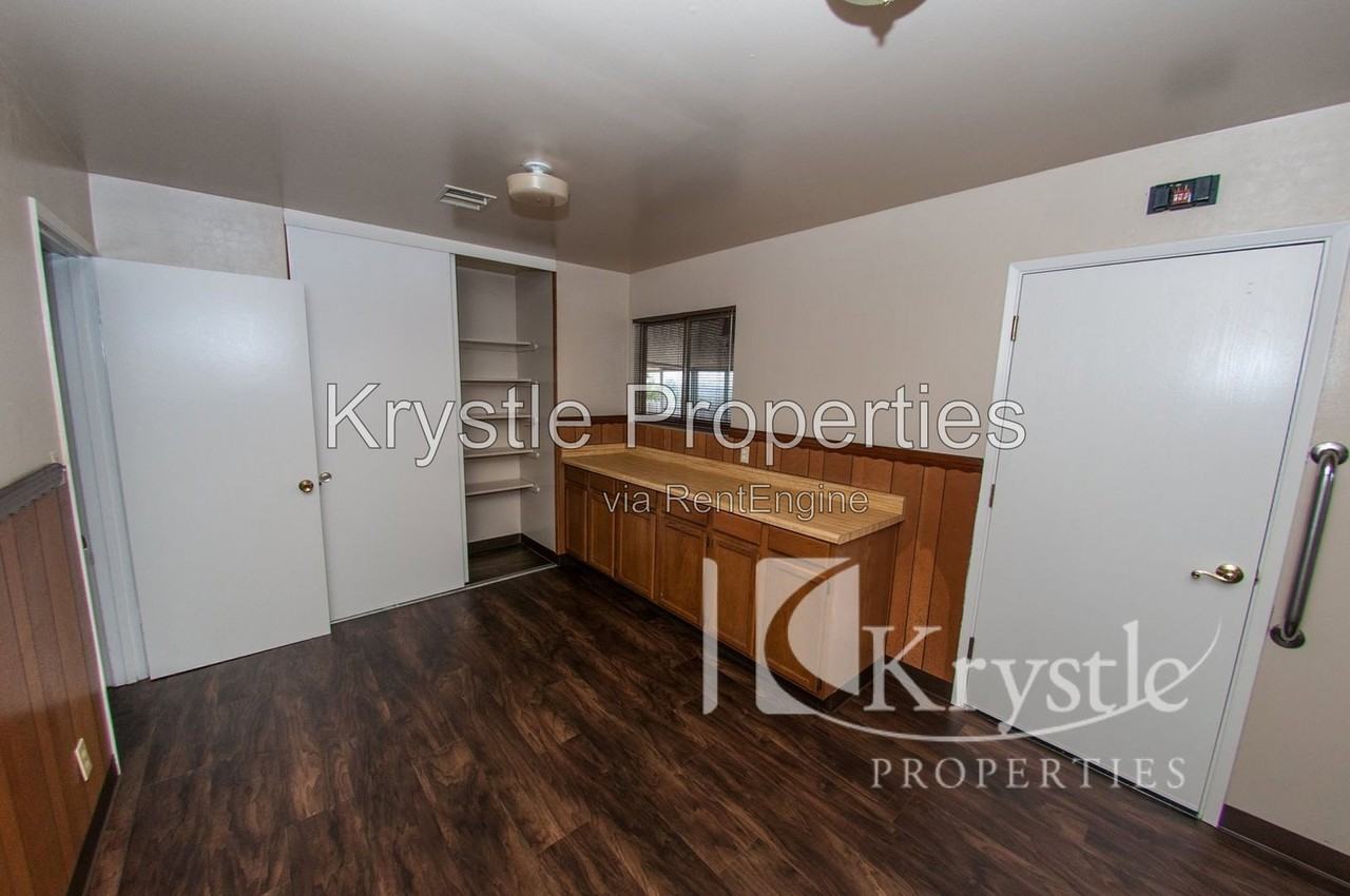 455 Wilshire Ave - Photo 6 of 12