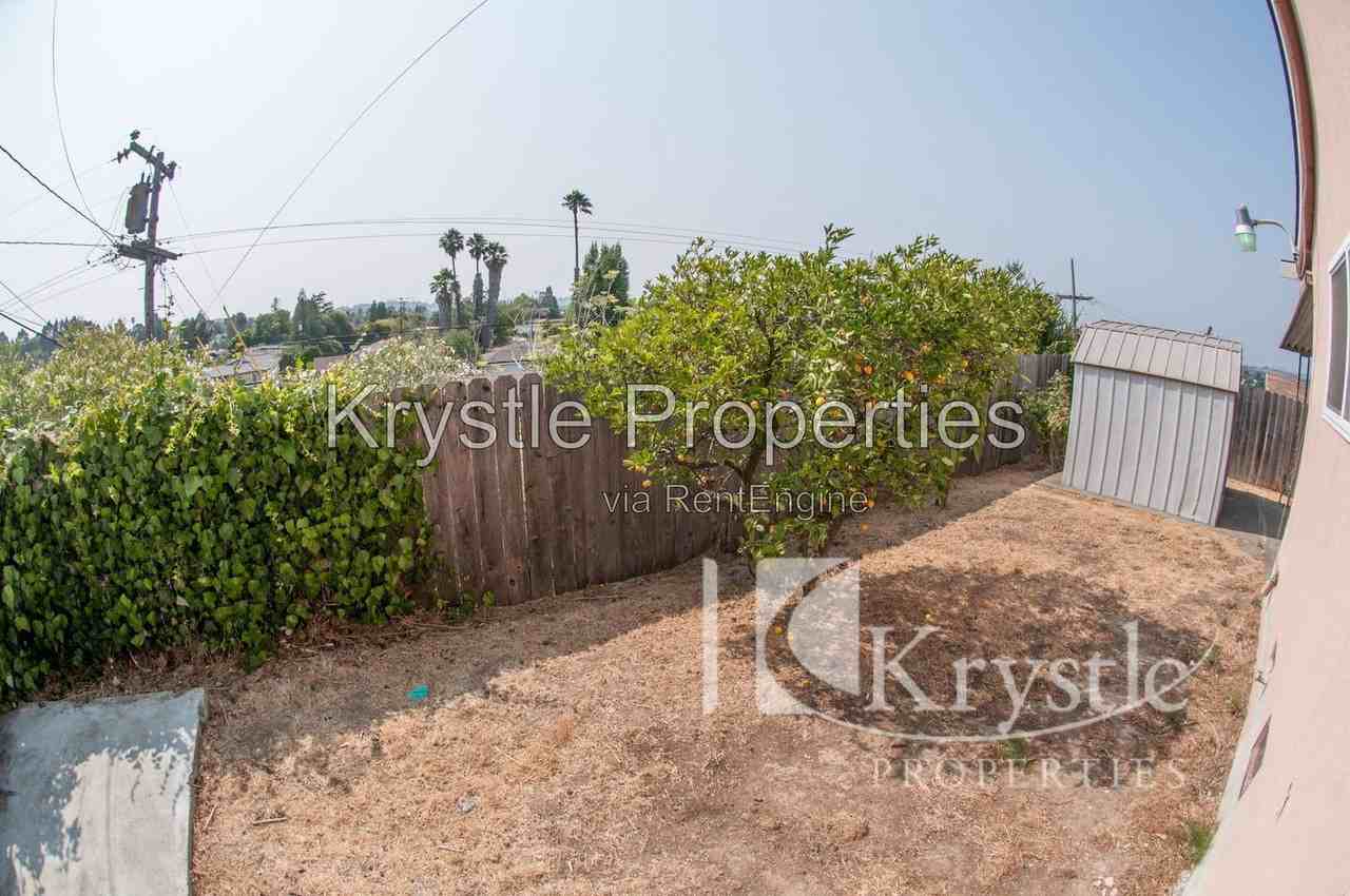 455 Wilshire Ave - Photo 7 of 12