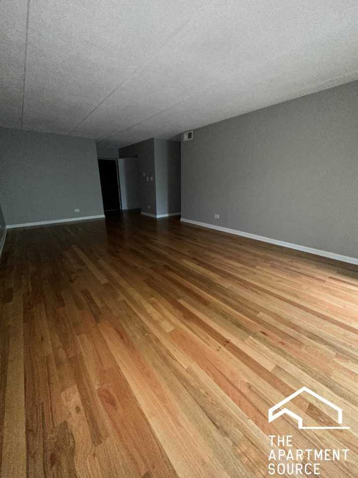 525 N Quentin Rd #414 - Photo 4 of 12