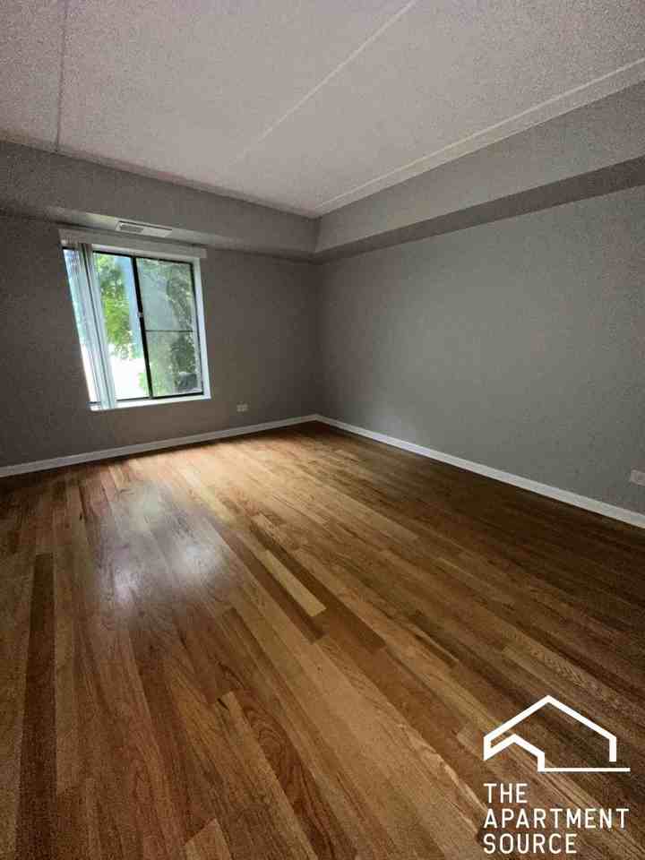 525 N Quentin Rd #414 - Photo 5 of 12