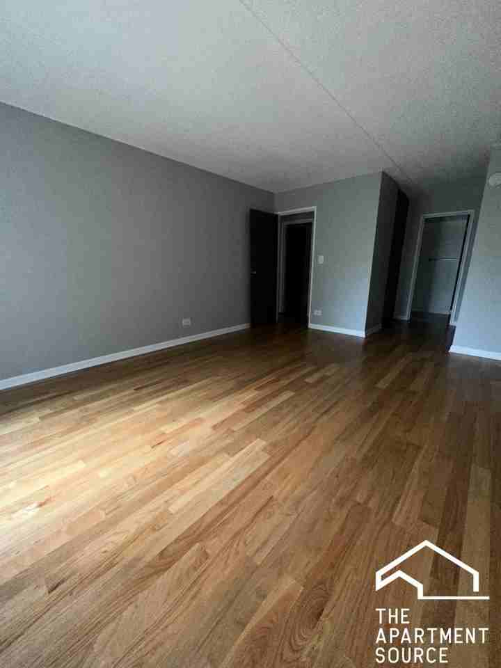 525 N Quentin Rd #414 - Photo 6 of 12