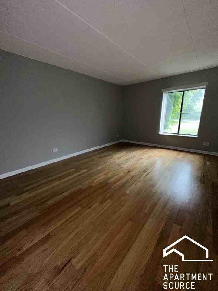 525 N Quentin Rd #414 - Photo 7 of 12