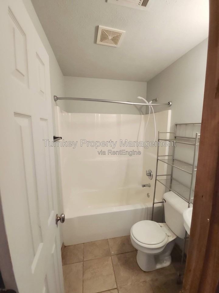 506 S Pool St #504S - Photo 7 of 8