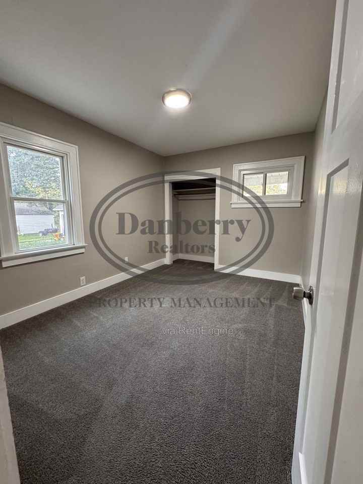 5930 Acoma Dr - Photo 6 of 13