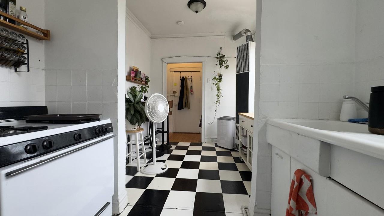 2921 W Mclean Ave #3 - Photo 6 of 12