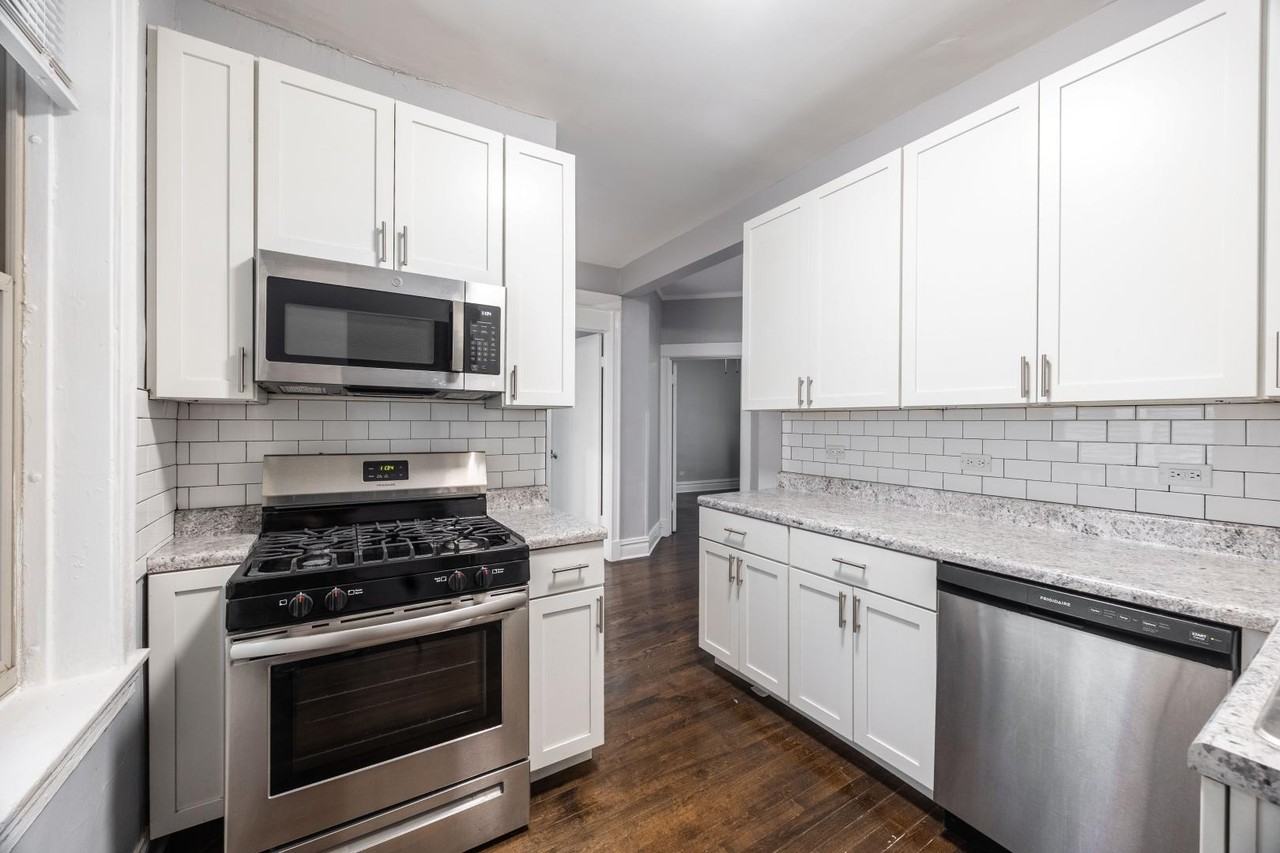 1222 W Rosemont Ave #1 - Photo 3 of 17