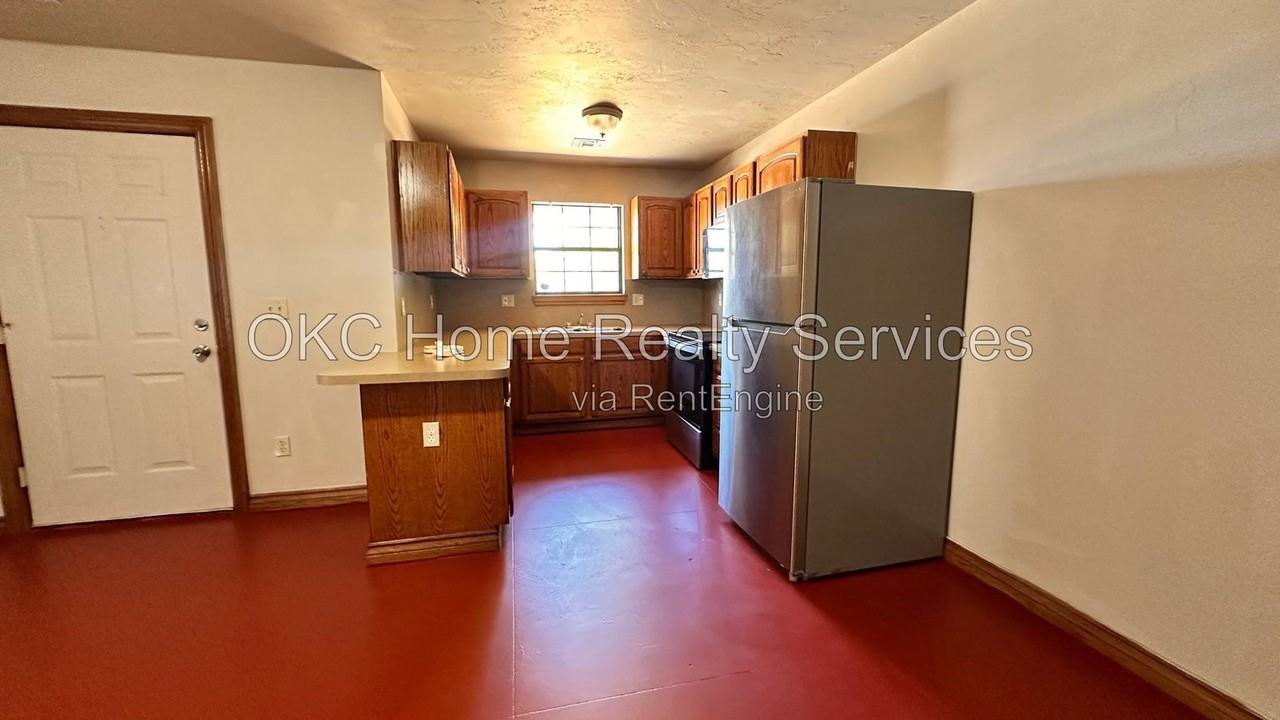 2840 Nw 11th St - Photo 3 of 17