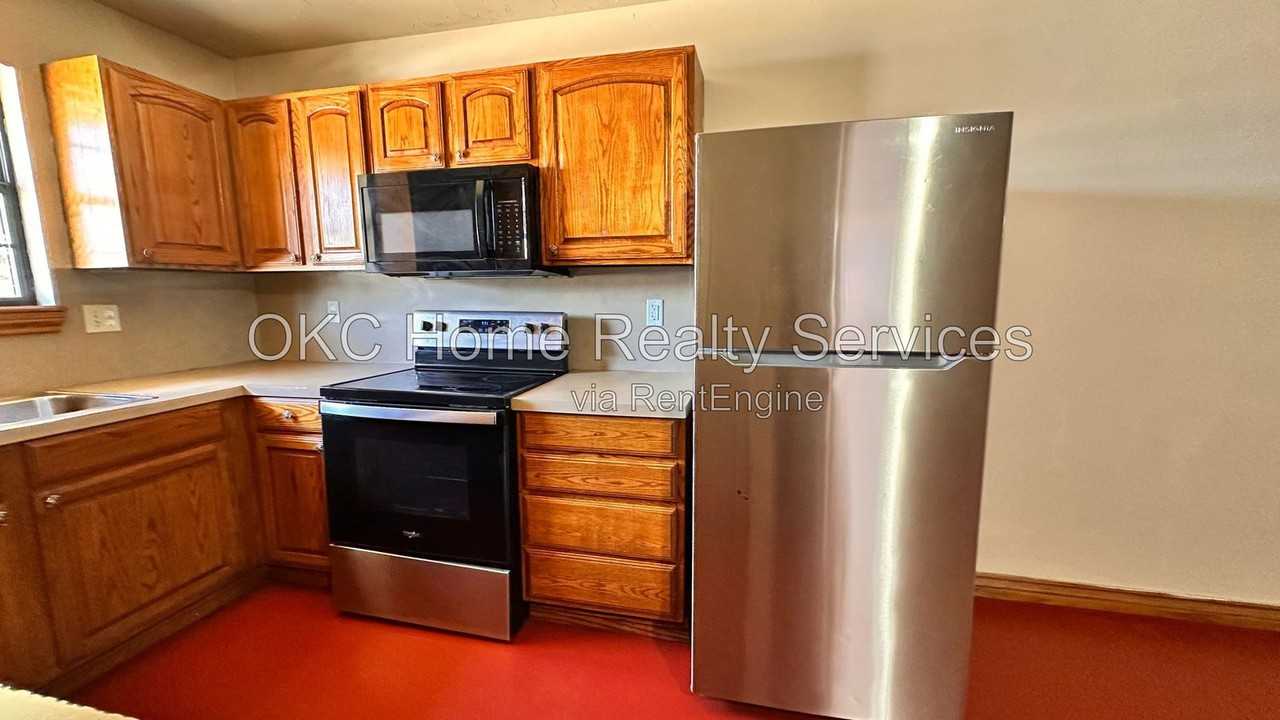 2840 Nw 11th St - Photo 4 of 17