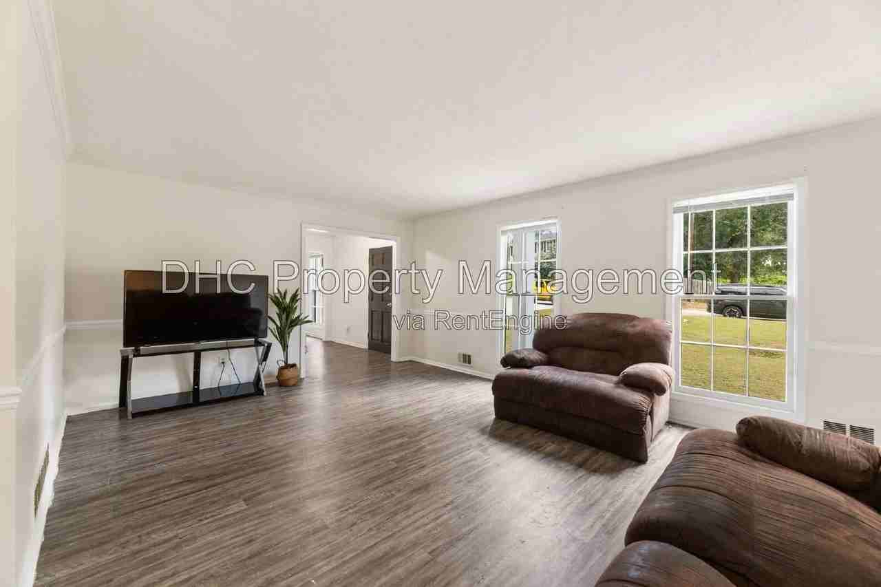 652 Bantry Ln - Photo 3 of 16