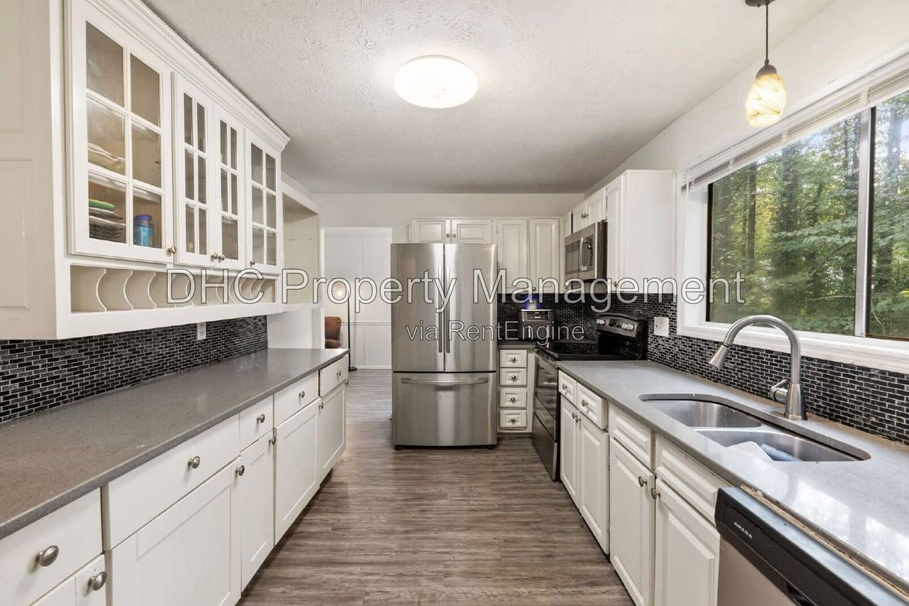 652 Bantry Ln - Photo 4 of 16