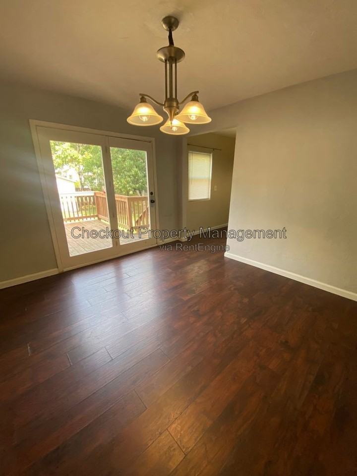 3985 Schiller Pl - Photo 6 of 12