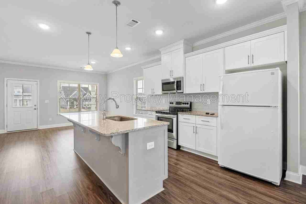 214 Andrews Ln - Photo 4 of 23