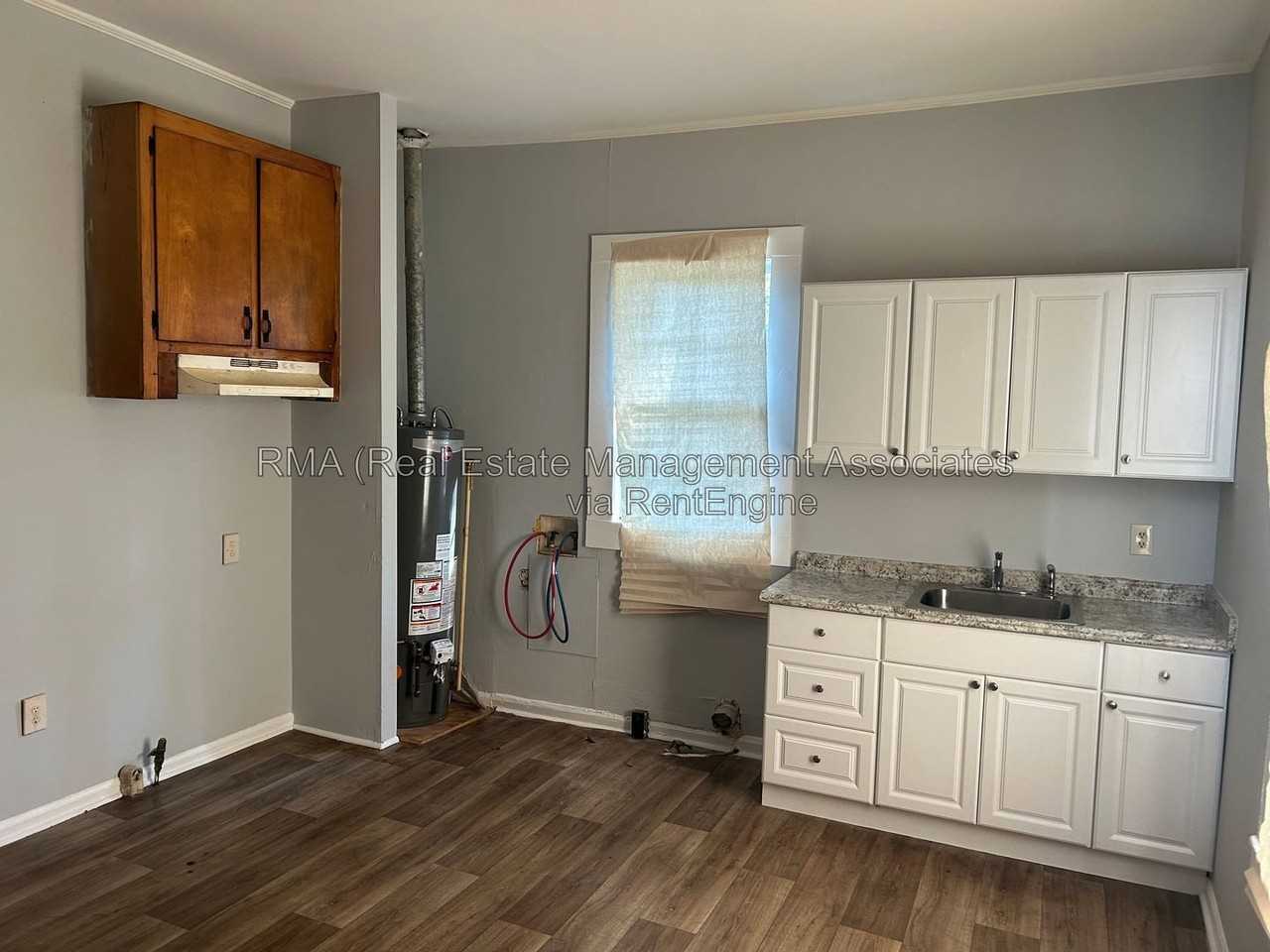 821 Williams St - Photo 2 of 7