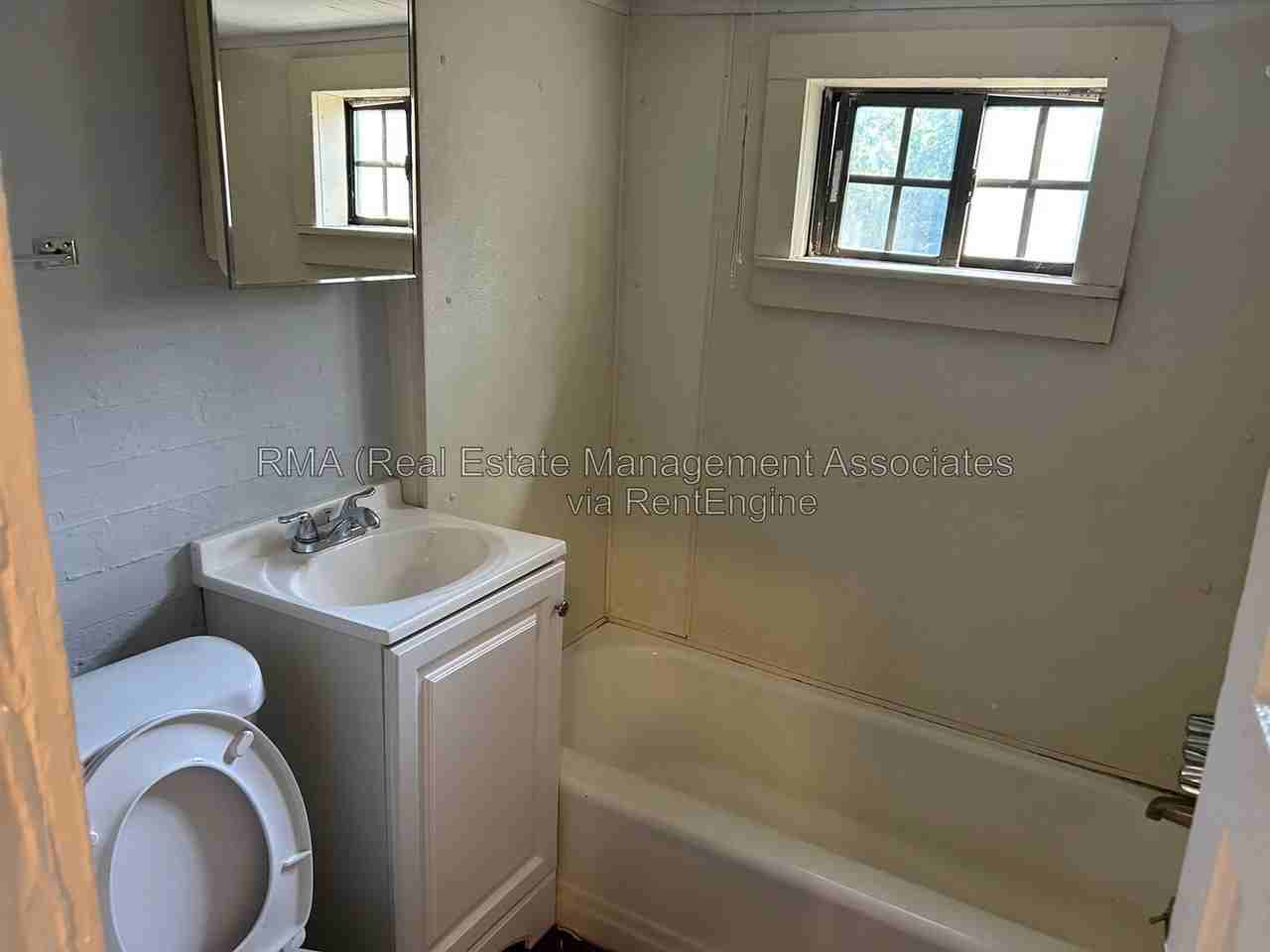 821 Williams St - Photo 3 of 7