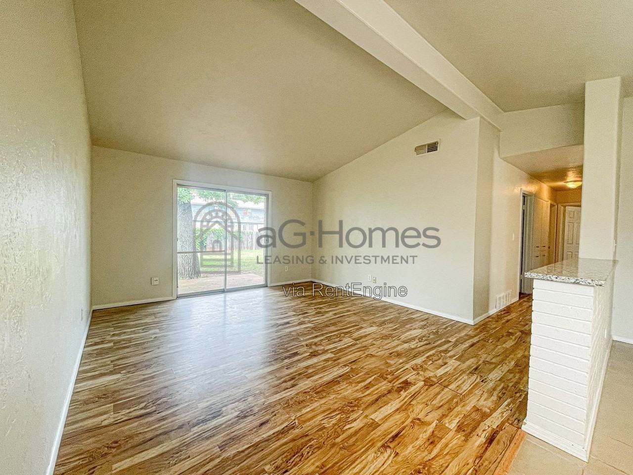 3409 Overland Dr - Photo 4 of 20