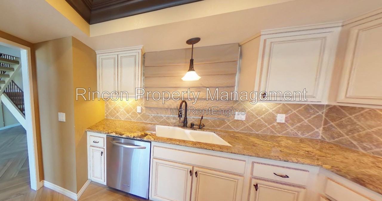 401 Golden West Ave - Photo 2 of 27