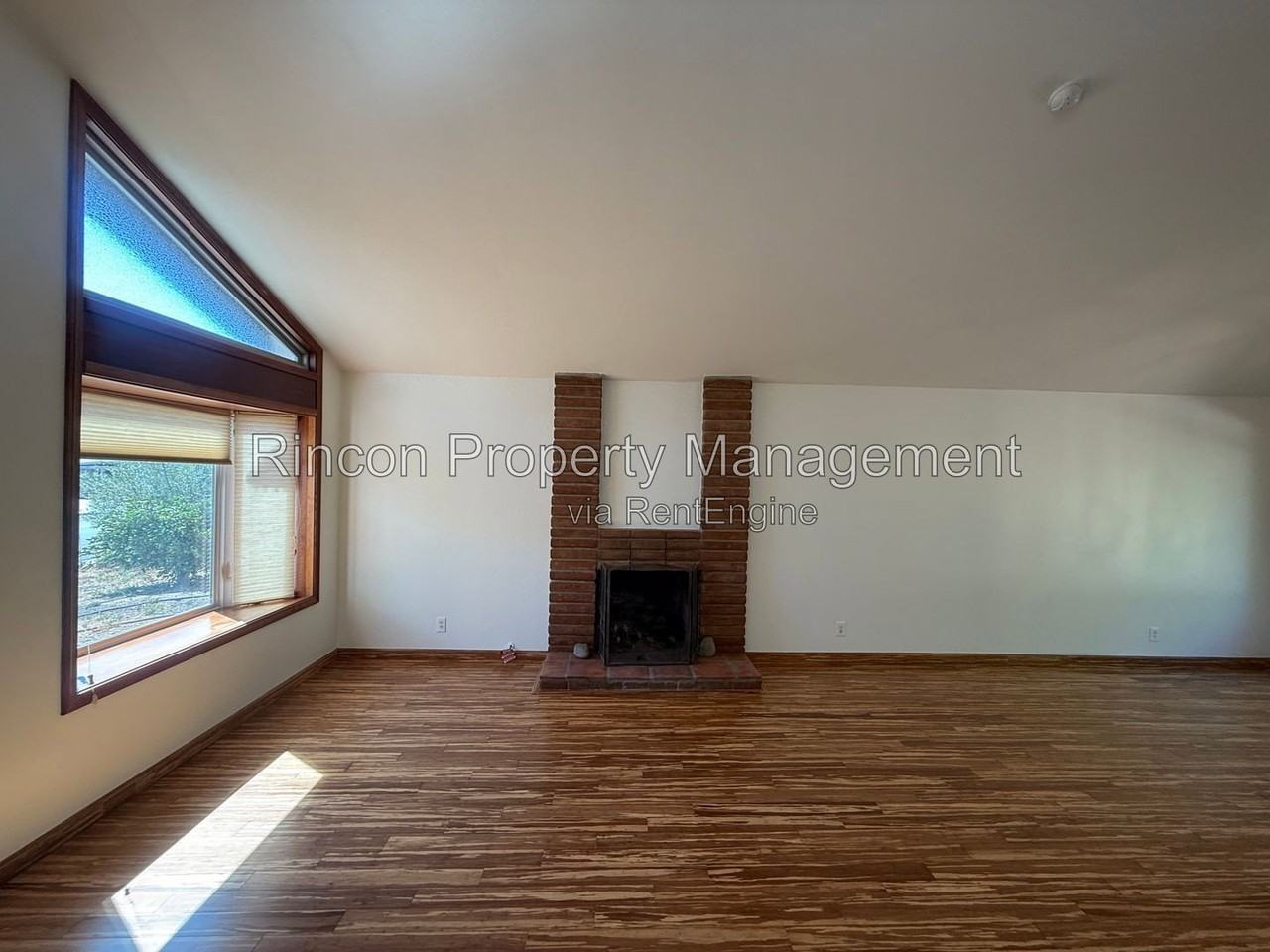 401 Golden West Ave - Photo 7 of 27