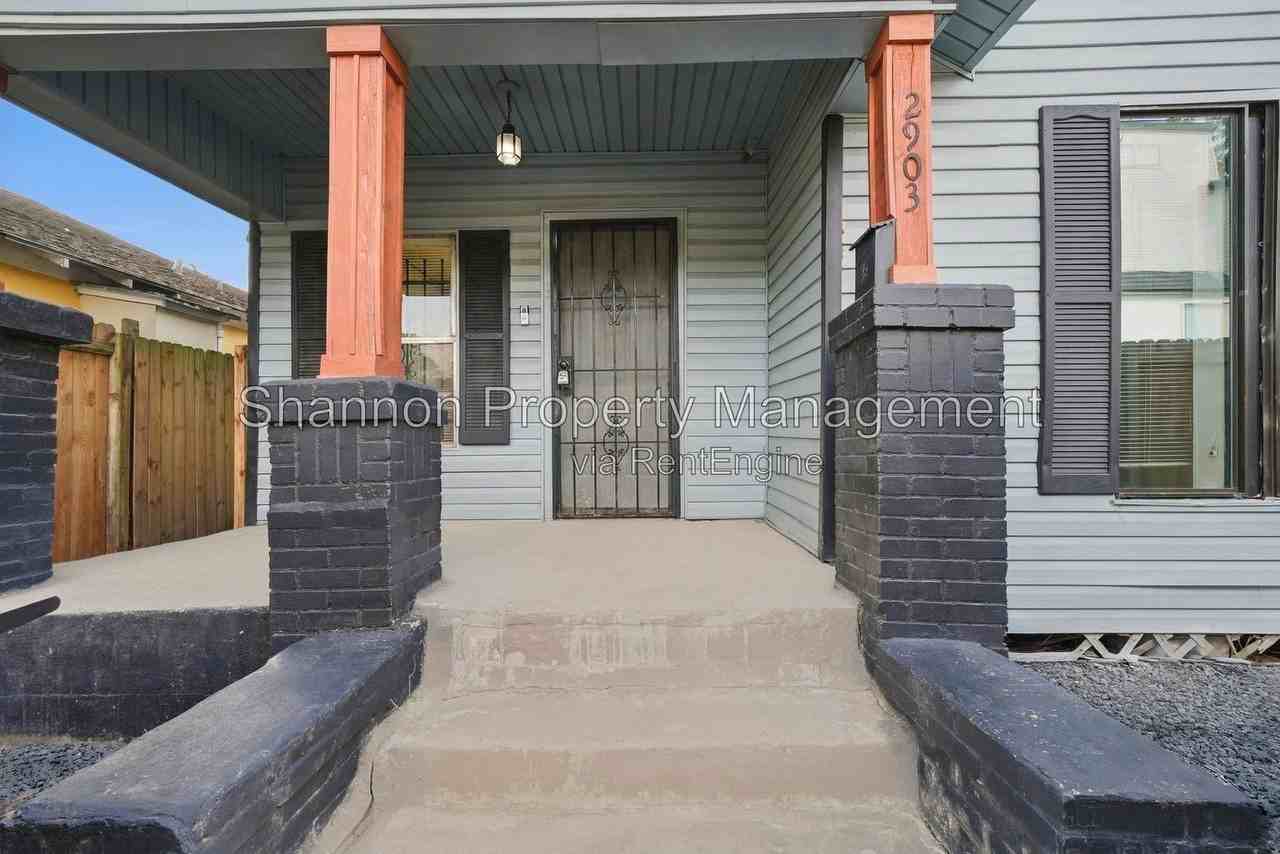 2903 Burkett St - Photo 5 of 34