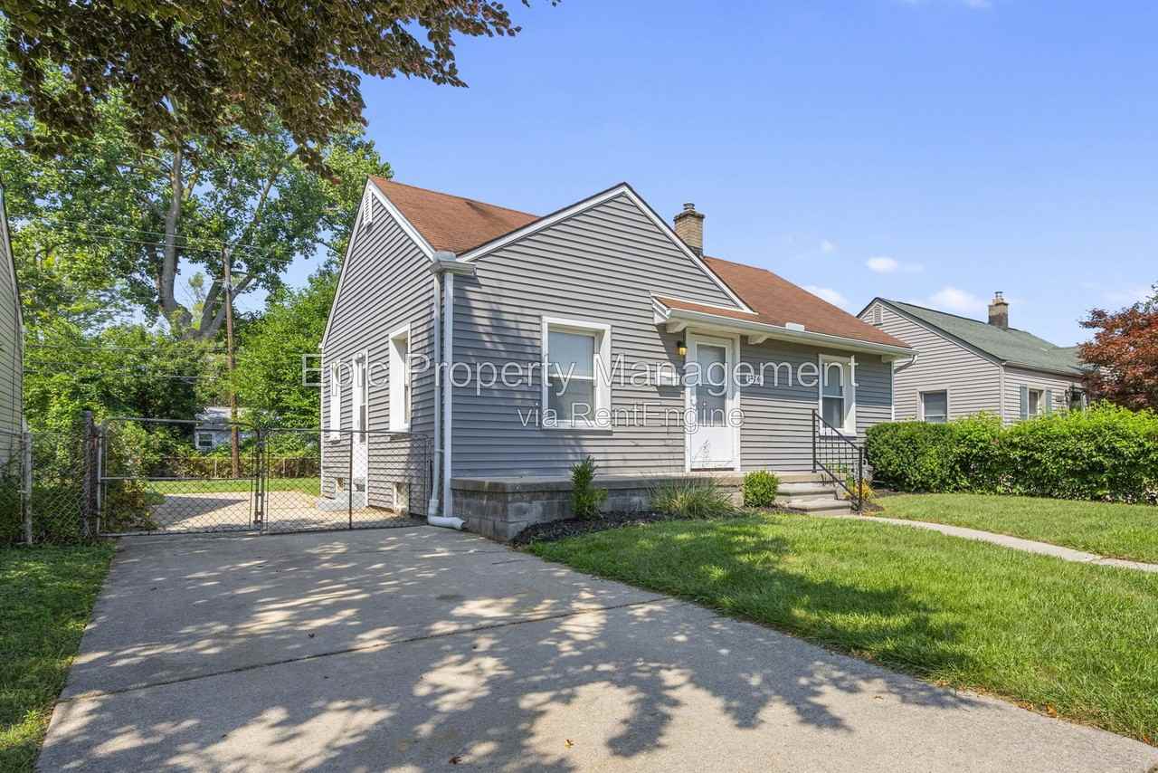 13748 Helen St - Photo 2 of 14
