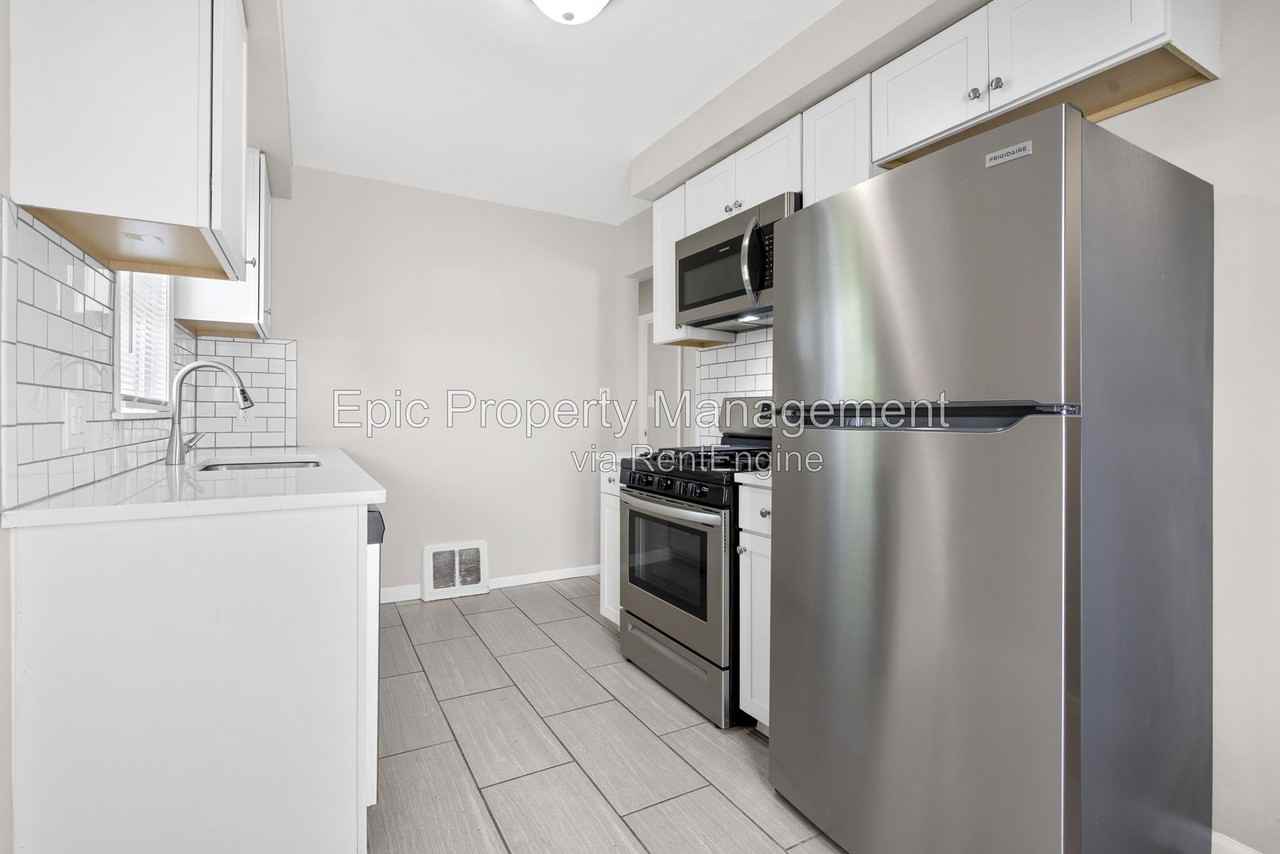 13748 Helen St - Photo 3 of 14