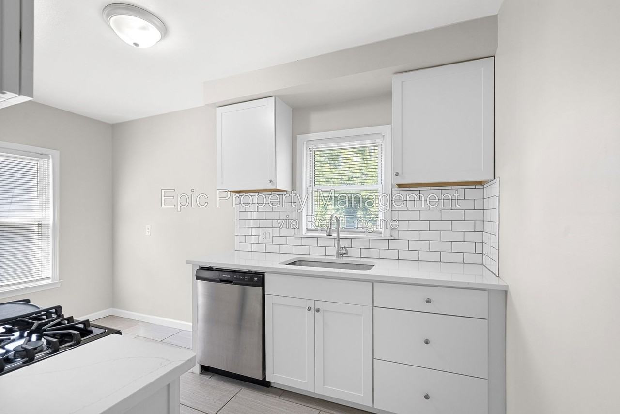 13748 Helen St - Photo 4 of 14