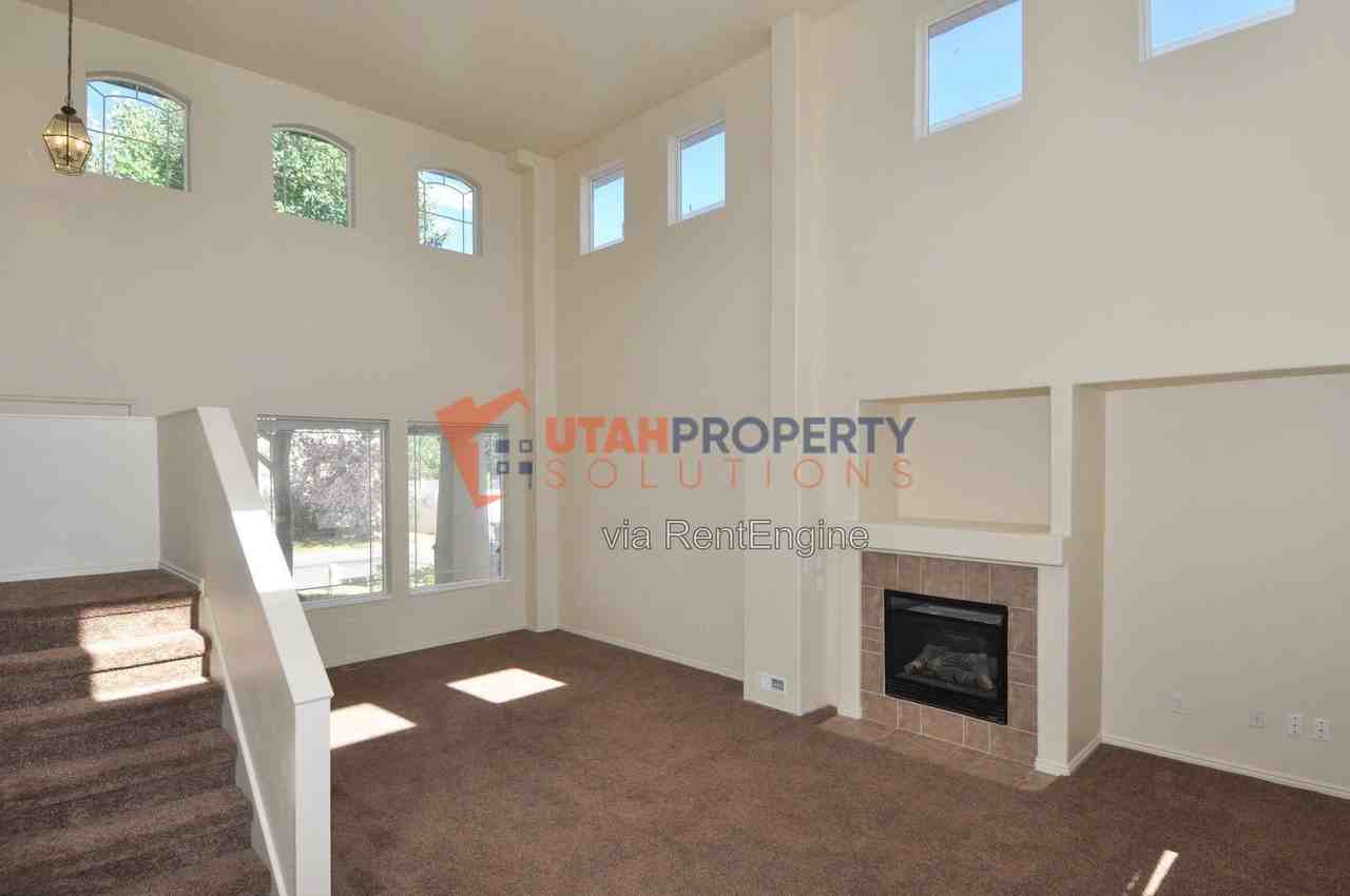 6706 S Chiswick Ct - Photo 4 of 24